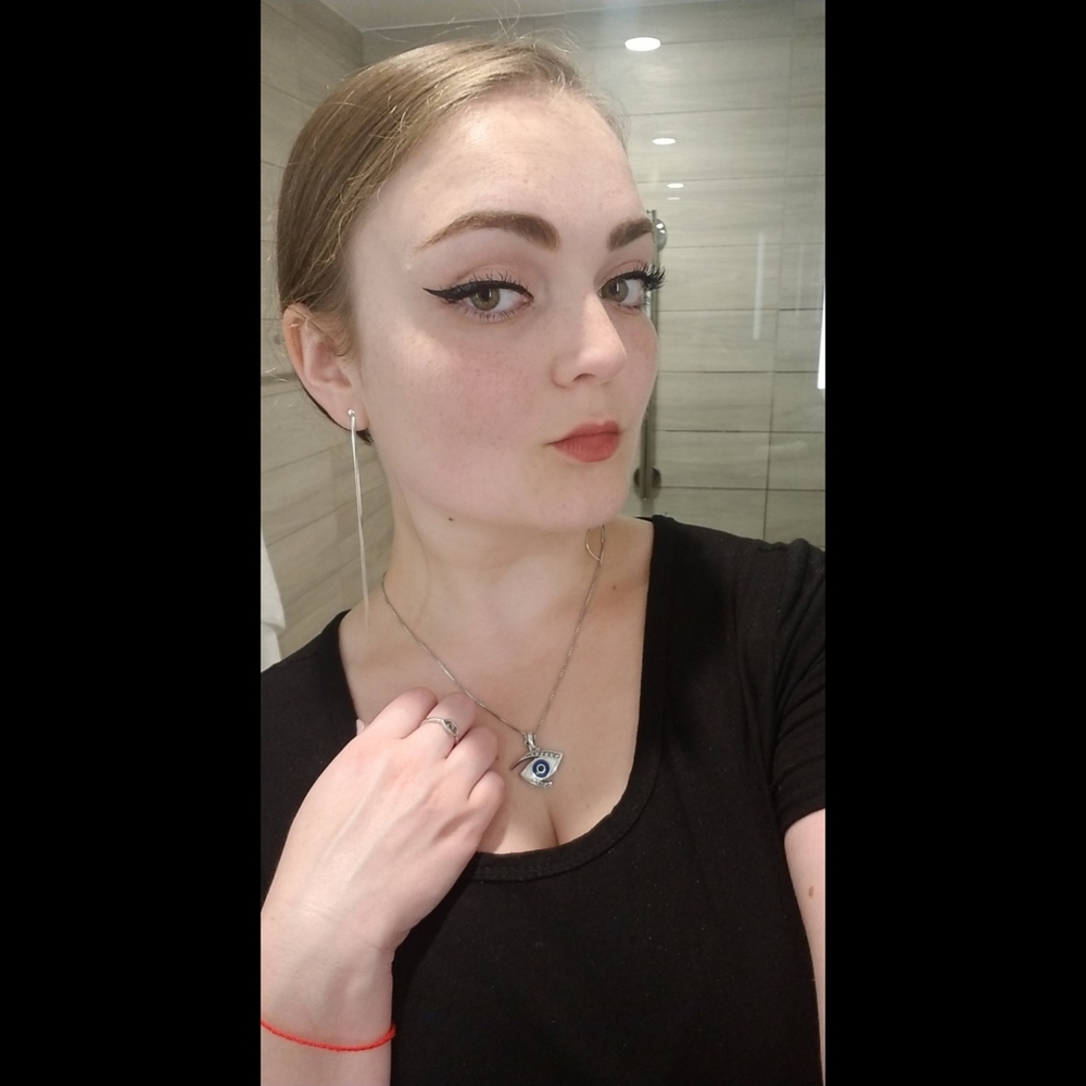 Meet your Posher, Elizabeth